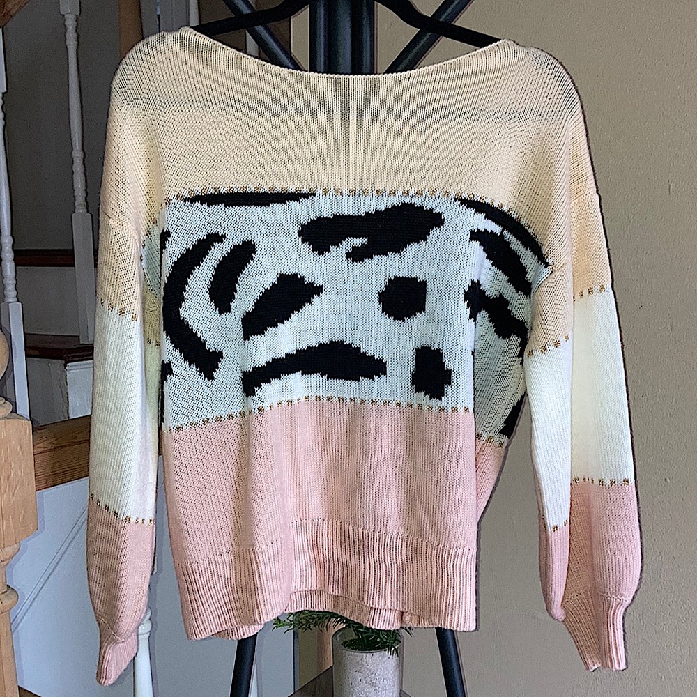 Multicolor print sweater.